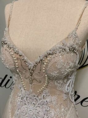 Solo Merav Sintra Wedding Dress with Beaded Embellishments Size 8 Nwt